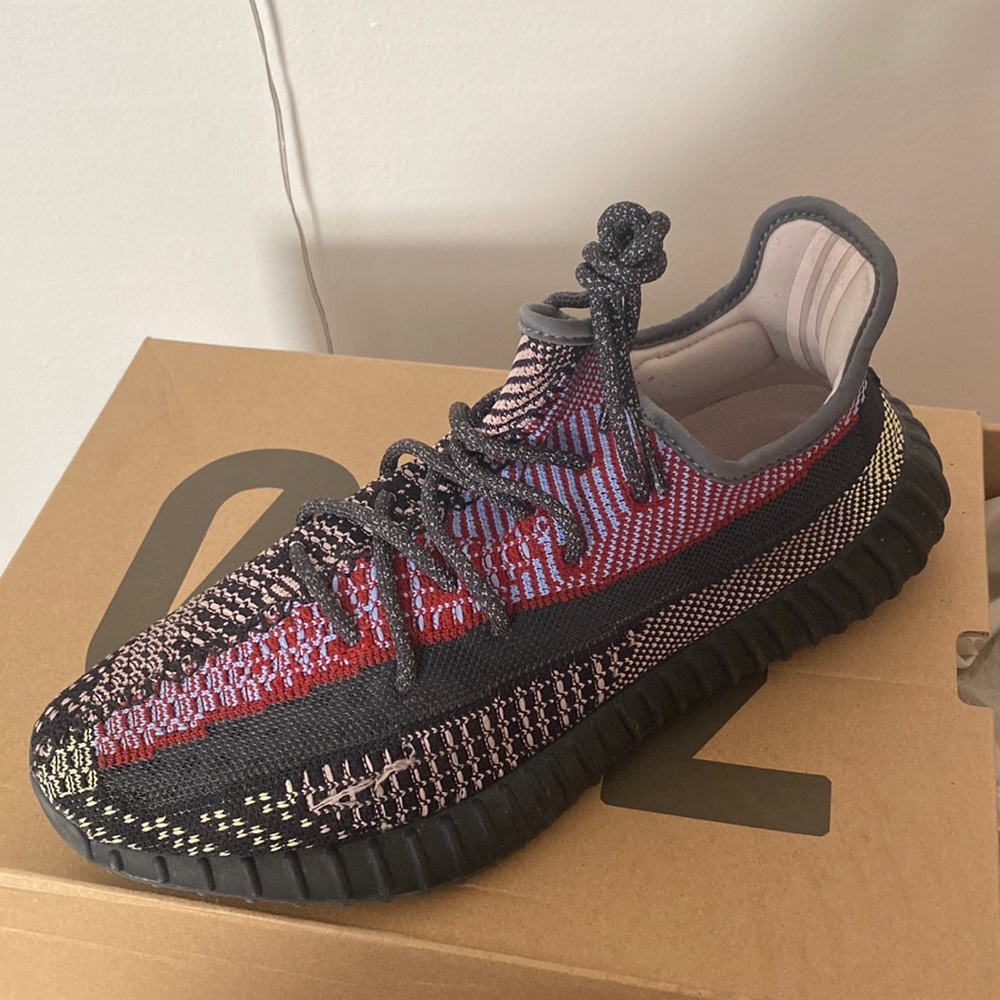 YEEZY BOOST 350 V2